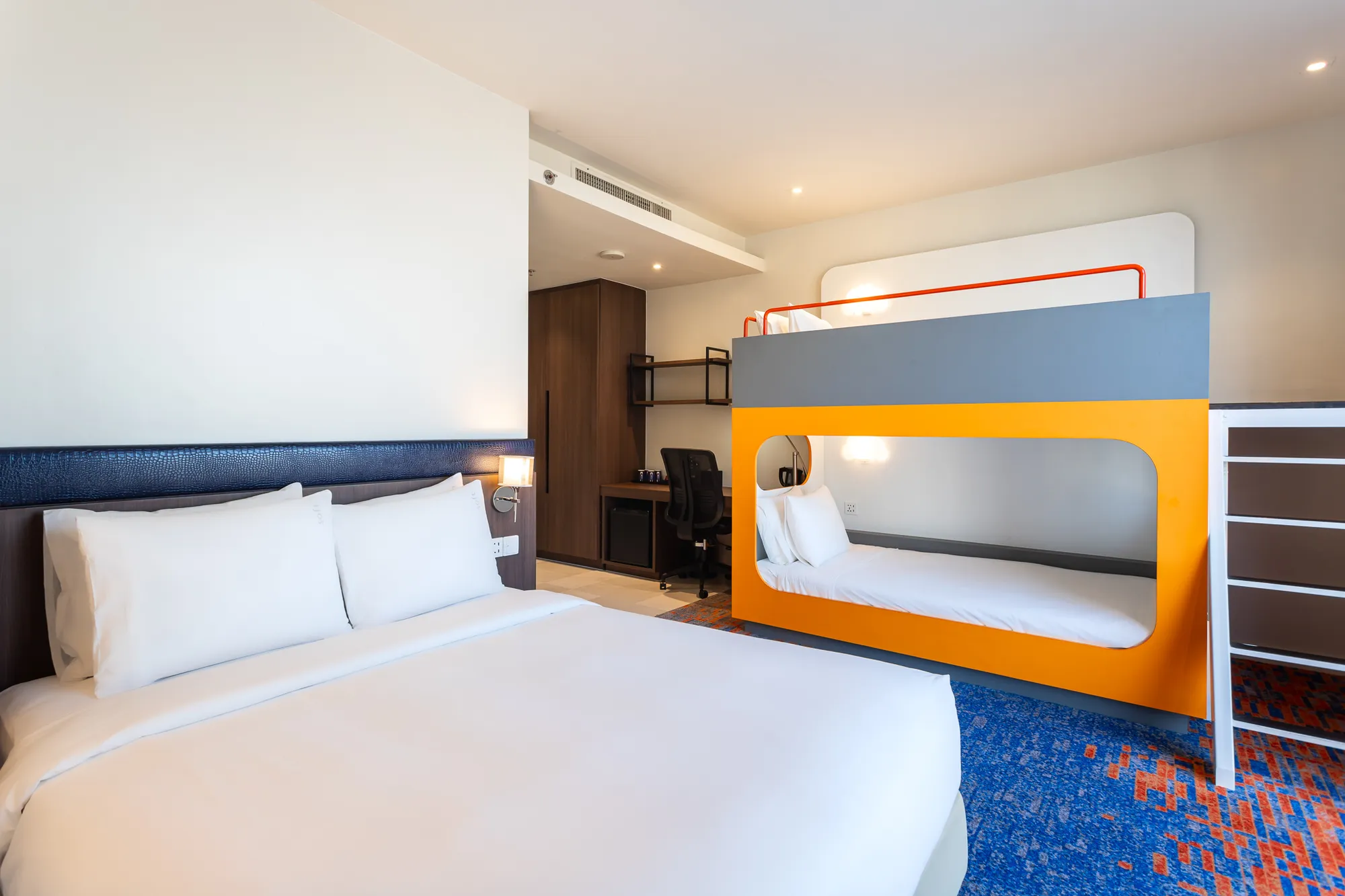 Holiday Inn Express Bangkok Siam thumbnail 10